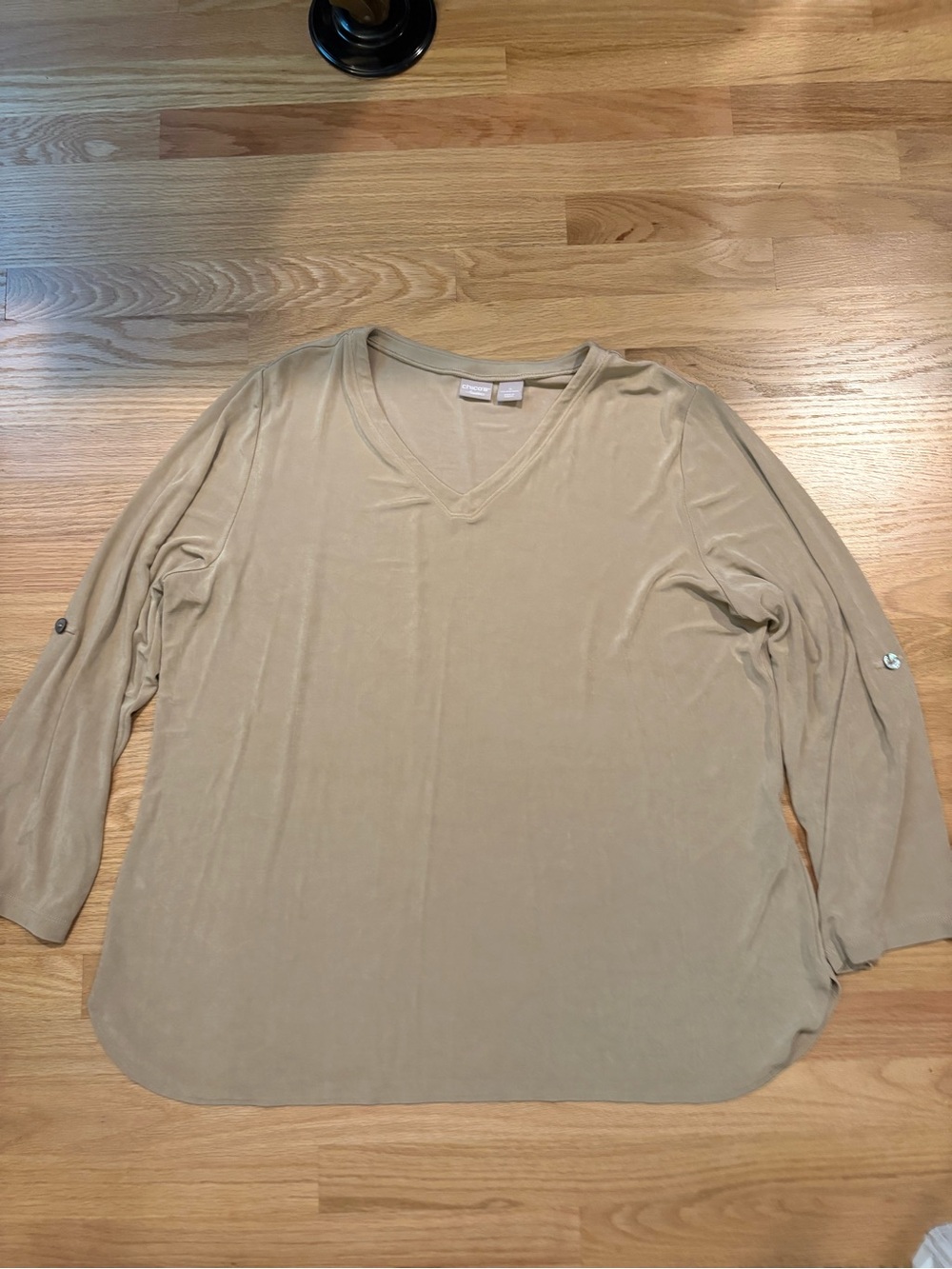 Chico’s Women's V‑Neck Long Sleeve Top in Beige Sz 4